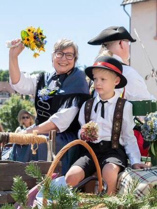 bli, Lindenfels,Burgfest,  Trachtenumzug, Flachsbereitung (OWK Lindenfels),  ,, Bild: Thomas Neu