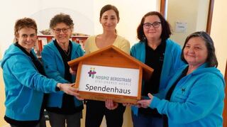 Bei der Spendenübergabe.