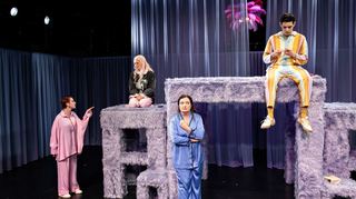 Das Ensemble von "Meine Hölle" (von links): Vladlena Sviatash, Kateryna Kravchenko, Nicole Averkamp und  Simon Mazouri.