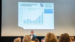 Knapp 71 Millionen Euro plant der Kreis 2024 für Baumaßnahmen und Anschaffungen für die Schulen ein. Landrat Christian Engelhardt erläuterte bei der Kreistagssitzung den Wirtschaftsplan des Eigenbetriebs Schule und Gebäudewirtschaft.