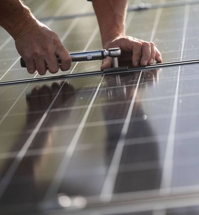 Photovoltaik-Anlagen auf Dächern und an Balkonen sollen in Lautertal gefördert werden.