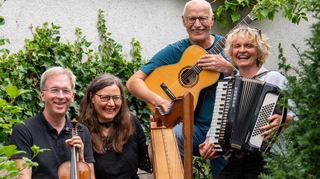 Peter Kunert und seine Musiker werden im Haus Emmaus traditionelle irische sowie zeitgenössische deutsche und englische Lieder zu Gehör bringen.