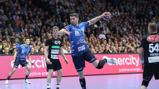 Im Bild: Tobias Reichmann (Mannheim, 27) zielt aufs Tor - und trifft