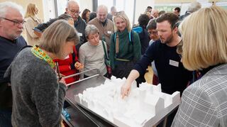 Austausch mit den Planerinnen und Planern: Der Werkstatt-Tag im Zuge des Ideenwettbewerbs für den Marktplatz wurde gut angenommen.