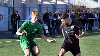 Auf dem Ausweichplatz bei der Tvgg Lorsch kam der VfR Fehlheim (links Fin Lüderwald) zu einem 1:1 gegen Ober-Roden.