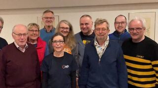 Der neue ADFC-Vorstand: (v.l.) Friedhelm Höcker (2. Vorsitzender), Günter Aufdermauer, Karla Vrba, Werner Klocke (Kassenwart), Anette Seip (vorne, Vorsitzende), Martina Moldon (hinten), Ralf Dickhaut (Schriftführer), Klaus Lemmes, Sascha Vinzenz, Dieter Riedel. Personen ohne Bezeichnung sind Beisitzer.