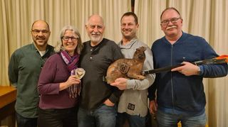 Der wiedergewählte Vorstand (von links): Klaus Keck (zweiter Vorsitzender), Carola Friemel (Schriftführerin), Bernhard Schönborn (Kassenwart), Jürgen Präckel (Platz- und Gerätewart) und Thomas Friemel (erster Vorsitzender).