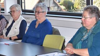 Zehn ältere Einhäuser diskutierten im Rathaus über Schwachstellen und Positives in der Gemeinde Einhausen.