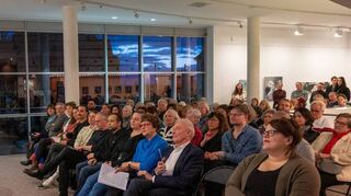 Bürgermeisterin Christine Klein eröffnete am Dienstagabend im Eysoldt-Foyer die diesjährige Woche junger Schauspielerinnen und Schauspieler.