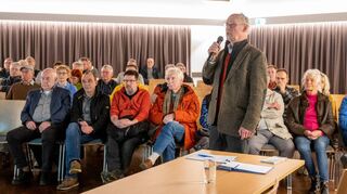 Hans Josef Schütz, Bürger-Solarberater des Kreises Bergstraße, informierte über die Nutzung der Photovoltaik auf Hausdächern.