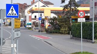 Ab dem Mühlenkreisel wurde an der Ludwigstraße bis zur Unteren Gartenstraße das Tempolimit von 30 Kilometer pro Stunde auf die Zeit zwischen 22 und 6 Uhr begrenzt. Ab der Unteren Gartenstraße bis zur Hermannstraße gilt ein ganztägiges Tempolimit.
