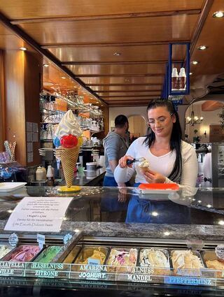 Eis-Creationen im Eiscafe Dolomiti.