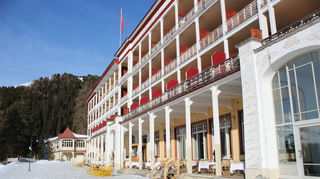 Frontfassade der „Schatzalp“, Schauplatz von Thomas Manns Roman „Zauberberg“ von 1924 und der Filmserie „Davos 1917“ von 2023.