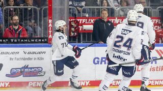 Torjubel Mannheims Daniel Fischbuch (Nr.71) beim Spiel in der Penny DEL, Koelner Haie (dunkel) - Adler Mannheim (hell). Foto © PIX-Sportfotos *** Foto ist honorarpflichtig! *** Auf Anfrage in hoeherer Qualitaet/Aufloesung. Belegexemplar erbeten. Veroeffentlichung ausschliesslich fuer journalistisch-publizistische Zwecke. For editorial use only.