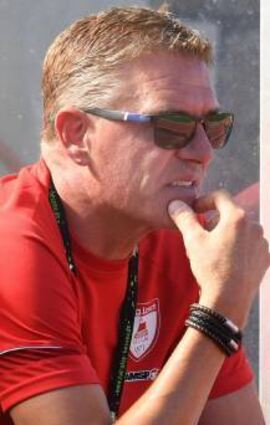Nachdenkliche Trainer Martin Weinbach (li) und Marius Döll.