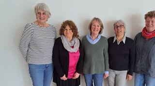 Der neue Vorstand des Bridgeclubs Bergstraße (v.li.): Angela Stricker, Dagmar Kötter, Gisela Becker, Ezel Iser und Charlotte Neubert.