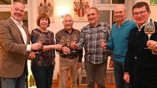 Gute Stimmung beim neugewählten Vorstand: Eric Tjarks, Angelika Cypull, Manfred Berg, Achim Weidmann, Lothar Meyer und Robert Eberle (von links).