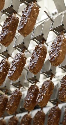 Magnum-Eis in der Herstellung bei Langnese