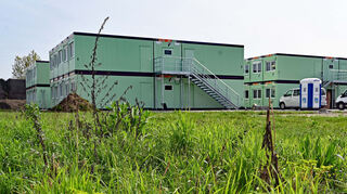 Die neuen Wohncontainer für Flüchtlinge sind bereits angekommen.