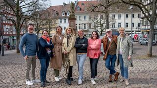 Unser Bild zeigt von links die Bensheimer Geschäftsleute Jens Hellmann-Schmiedl, Christina Glaubach, Tatjana Steinbrenner, Katjuscha Maschik, Susi Grathenauer, Nina Mahr, Thomas Zempel und Petra Kleinheinz-Wiemer.