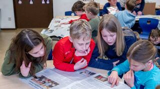 Die Jungen und Mädchen der vierten Klassen an der Mittelspunktschule Gadernheim interessierten sich sehr für Nachrichten aus Lautertal und Lindenfels.