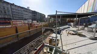 Zur Goethestraße hin entstehen unterirdisch Proberäume. Aber erst muss die Abdichtung des Bunkers, die Asbest enthält, entsorgt werden.