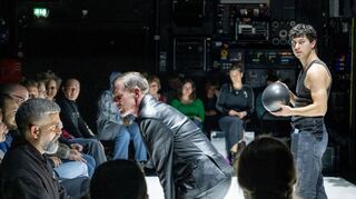 Die fünfte und letzte Aufführung im Rahmen der Woche junger Schauspieler im Bensheimer Parktheater war „(Making) Woyzeck“ vom Schauspiel Essen.