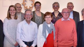 Die Liederkranz-Hauptversammlung mit Heinz Ritsert, Julia Häusler, Hans Jürgen Gunkel, Winfried Fischer, Anna Alex, Katharina Brunnengräber, Marion Roth-Hintz, Josef Brunnengräber, Klaus-Dieter Schmidt, Franz Blust, Christian Schönung und Hans Geridant.
