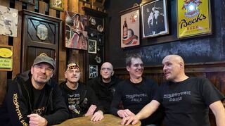 Die Tribute-Band Forgotten Sons um Sänger Nico Würsching (r.) widmet sich der Musik von Marillion. Am 5. April treten die Musiker im Musiktheater Rex auf.