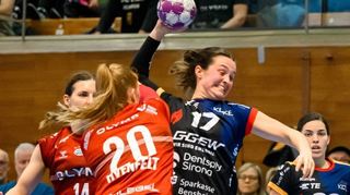 Flames-Kapitänin Lisa Friedberger (Mitte) war mit sieben Toren beste Werferin der HSG bei der gestrigen 31:40-Niederlage in Bietigheim.