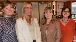 Die SPD-Frauen und ihre Gäste im Tennis-Clubhaus (von links): Miriam Glück, Natalie Reckeweg, Laura Bayer, Michaela Wiegand und Susanne Boor.
