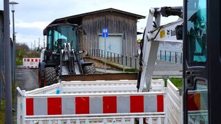 Wegen der Arbeiten rund um den ehemaligen Güterschuppen bleibt die Park and Ride-Anlage Kohlenweg/Bahnhof voraussichtlich bis zum 13. April gesperrt.