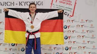 Jonas Malik will Sportler des Jahres werden. Der Kampfsportler hat den zweiten Platz bei der Deutschen Meisterschaft im Taekwondo Poomsae geholt.