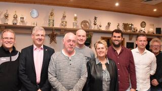 Markus Sommer (von links), Helmut Glanzner, Herbert Rettig, Jörg Winkler, Gerlind Hering, Mirko Kreiling, Florian Ziegler und Reimund Strauch.