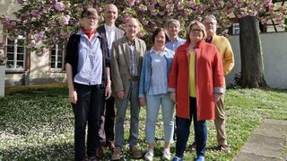 Das Bild zeigt den Zwingenberger Magistrat (v.l.): Evelyn Berg, Bürgermeister Holger Habich, Reinhold Geierhaas, Ingrid Germann, Michael Knecht, Karin Rettig (Erste Stadträtin) und Rolf Jaenchen.
