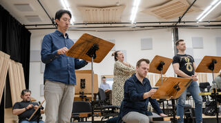 Arbeit im Probenzentrum (v.l.): Sung Ha, Zsuzsanna Ádám, Marcel Brunner und Vasyl Solodkyy.
