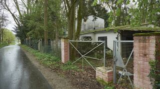 „Lost Place“: Das Anwesen am Grenzweg zwischen Hüttenfeld und Lorsch steht seit Jahrzehnten leer. Die Suche nach Käufern läuft.