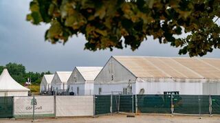 Die Zeltstadt für Flüchtlinge auf dem Festplatz am Berliner Ring in Bensheim hat auch bundesweit Beachtung in den Medien gefunden.