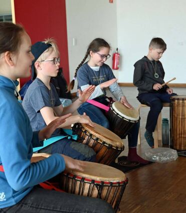 Bensheim; Zell; DGH; Trommelworkshop mit dem Odenwaldklub; Bild: Ernst Lotz