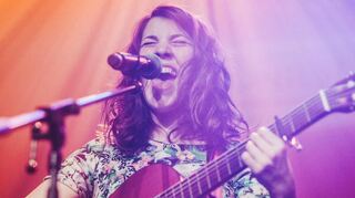 Aus Salma Kiem scheint die Musik geradezu herauszusprudeln.