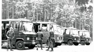 <p>Mit zahlreichen Einsatzkräften suchte die Polizei im Juni 1986 in Lindenfels nach der verschwundenen Schülerin Jutta Hoffmann.</p>