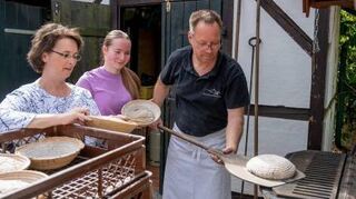 Bäckermeister Harald Germann mit Ehe-frau Sandra und Tochter Lena.