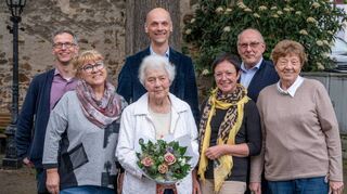 Der Vorstand des Partnerschaftsvereins Tetbury-Zwingenberg von links: Bodo Keil (stellvertretender Vorsitzender), Christiane Pieler (Schriftführerin), Holger Habich (Vorsitzender), Erika Schuchmann (Ehrenvorsitzende), Christel Dasbach (Beisitzerin), Dieter Kirmser (Rechner), Christel Derst (Beisitzerin).