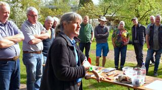 Sabine Klinger informierte beim Lorscher Obst- und Gartenbauverein über das Veredeln von Obstgehölzen.