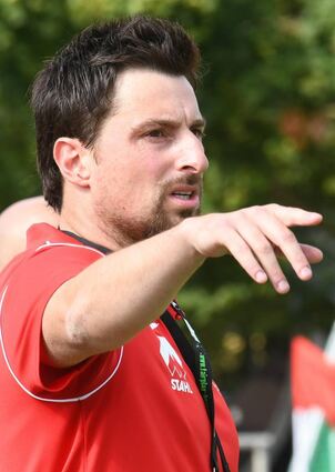Wer führt am Sonntag im Gruppenliga-Derby besser Regie? Auerbachs Trainer Giuliano Tondo (links) oder sein Nullsiegen-Kollege Peter Brandenburger? Bilder: