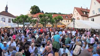 Ab dem 17. Mai wird auf dem Zwingenberger Marktplatz wieder das traditionelle Weinfest gefeiert.