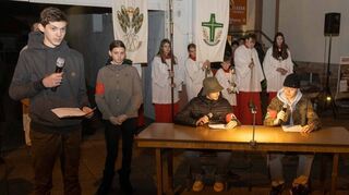 Jugendliche der Alfred-Delp-Schule haben im vergangenen Jahr die Verhandlung gegen Alfred Delp vor dem Volksgerichtshof szenisch nachgespielt.