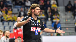 Löwen-Trainer Sebastian Hinze glaubt an die Chance seiner Mannschaft gegen Lissabon.