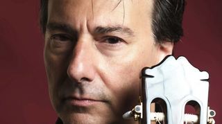 Der sizilianische Musiker Pippo Pollina präsentiert sein Programm "Solo in concerto".