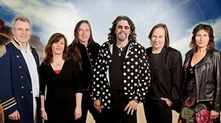 Die Electric Light Orchestra Tribute Band hat mit Phil Bates einen Sänger und Gitaristen dabei, der das Electric Light Orchestra 1978 begleitete.